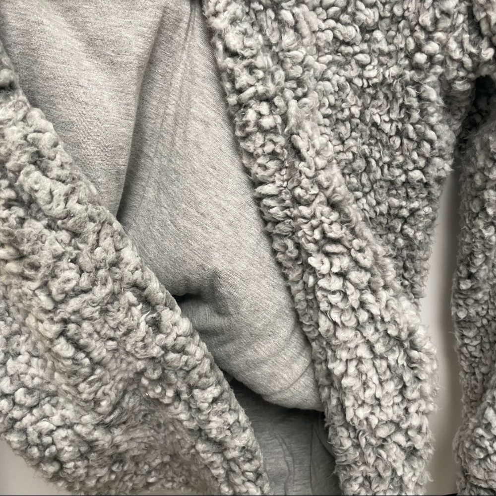 Fuzzy half-zip pullover - Picture 5 of 5